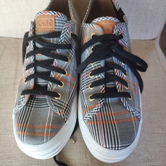 Keds Shoes - Keds triple up black plaid tennis shoes